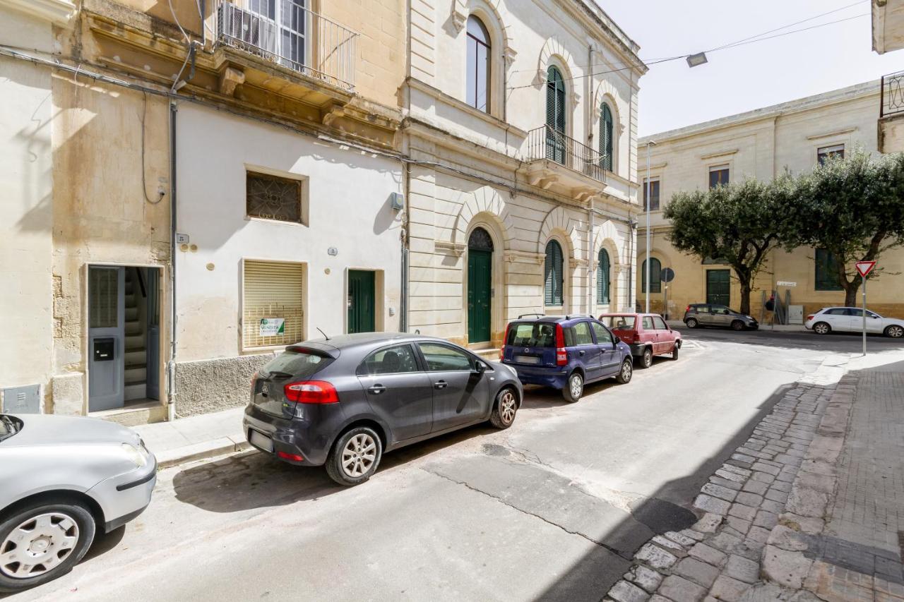 Lecce Center Charming Flat With Terrace Apartment Bagian luar foto